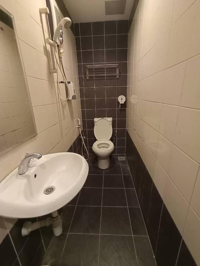 One Point Hotel Кучинг Экстерьер фото
