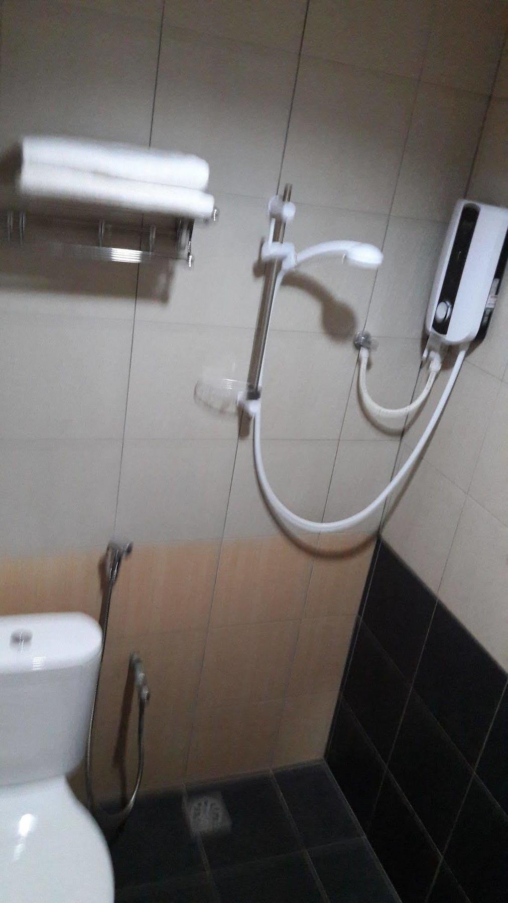 One Point Hotel Кучинг Экстерьер фото
